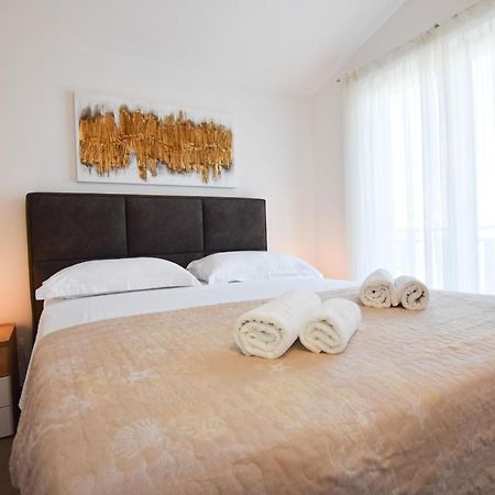 Apartments Karmen I พรีมอชเตน ภายนอก รูปภาพ