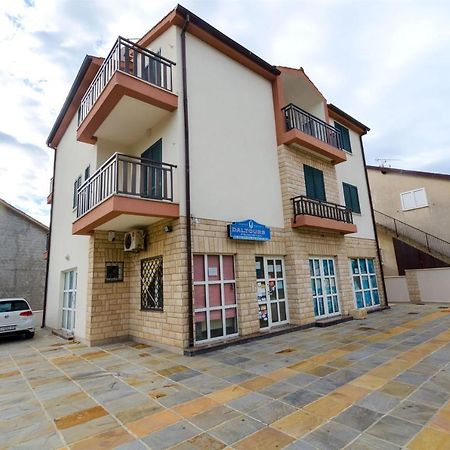 Apartments Karmen I พรีมอชเตน ภายนอก รูปภาพ