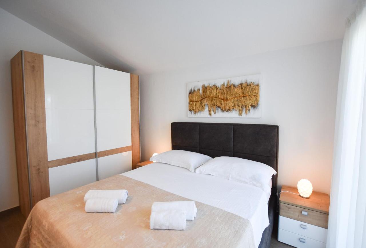 Apartments Karmen I พรีมอชเตน ภายนอก รูปภาพ