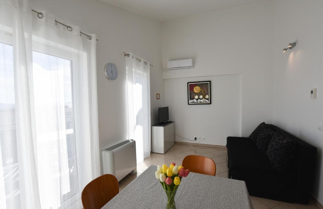 Apartments Karmen I พรีมอชเตน ภายนอก รูปภาพ