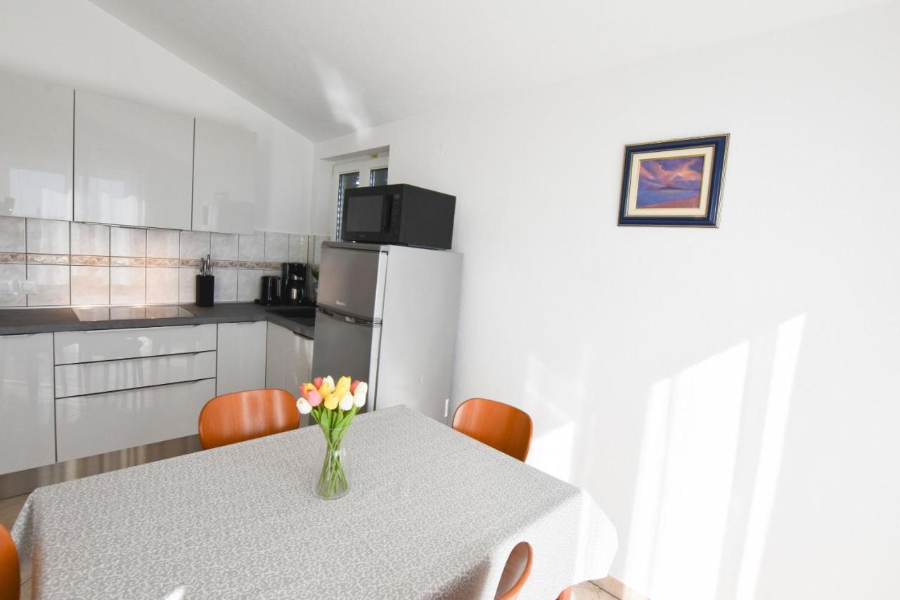 Apartments Karmen I พรีมอชเตน ภายนอก รูปภาพ