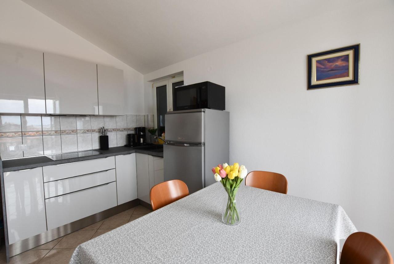 Apartments Karmen I พรีมอชเตน ภายนอก รูปภาพ