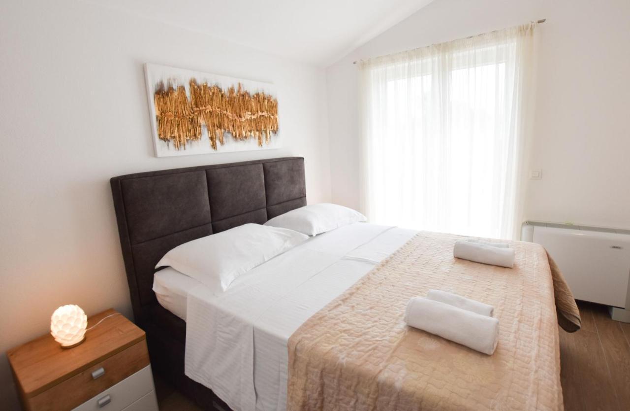 Apartments Karmen I พรีมอชเตน ภายนอก รูปภาพ