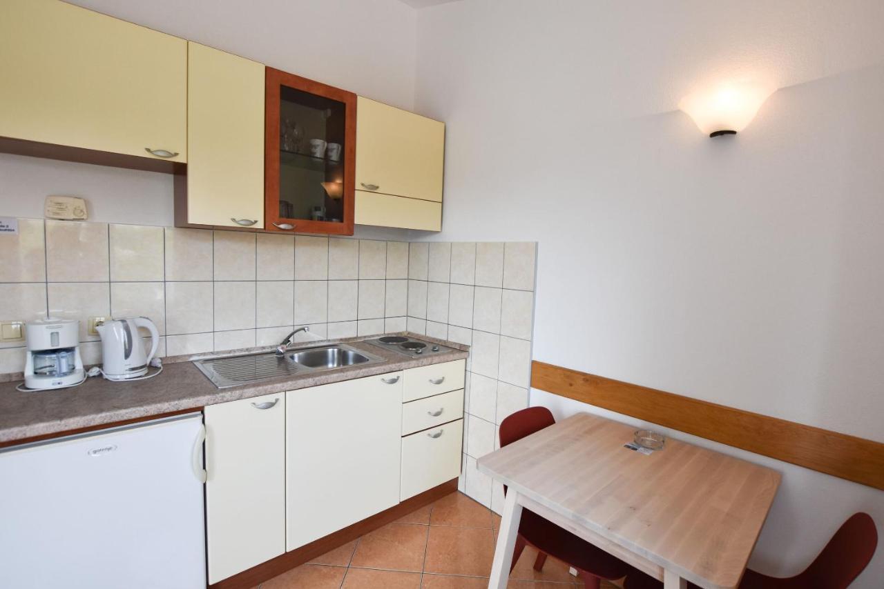 Apartments Karmen I พรีมอชเตน ภายนอก รูปภาพ