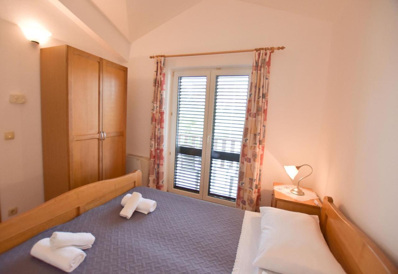 Apartments Karmen I พรีมอชเตน ภายนอก รูปภาพ