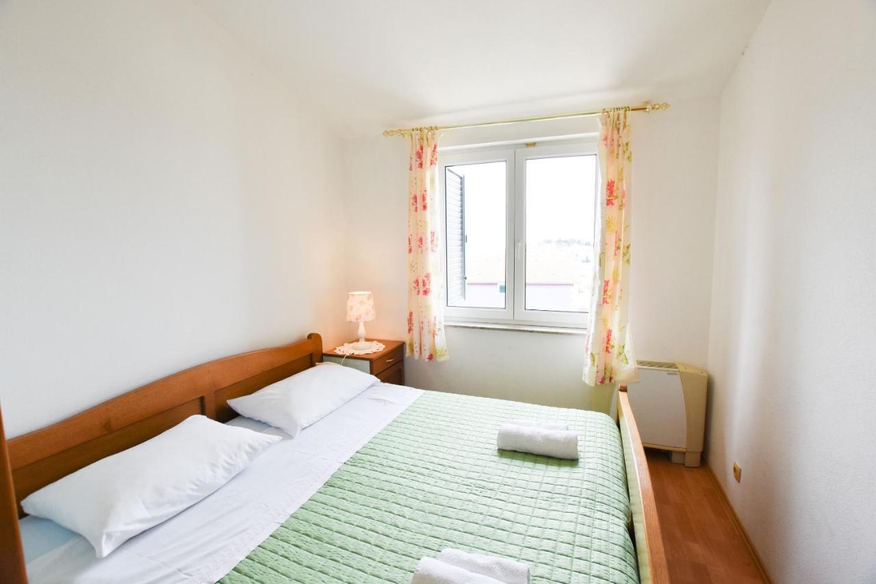 Apartments Karmen I พรีมอชเตน ภายนอก รูปภาพ