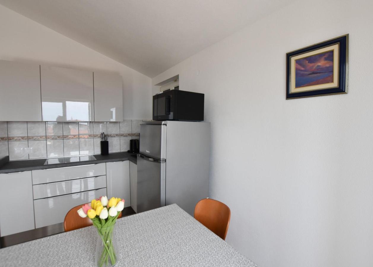 Apartments Karmen I พรีมอชเตน ภายนอก รูปภาพ