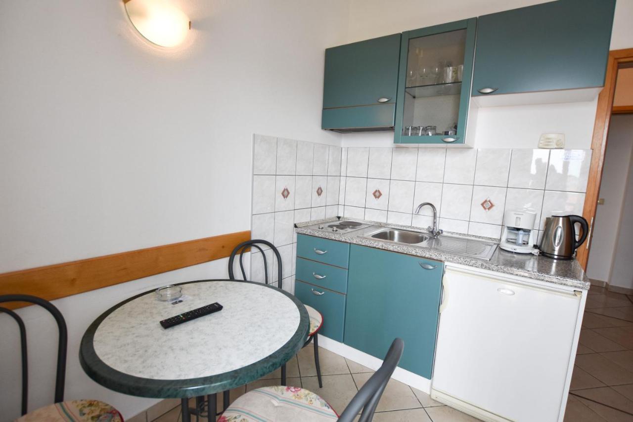 Apartments Karmen I พรีมอชเตน ภายนอก รูปภาพ