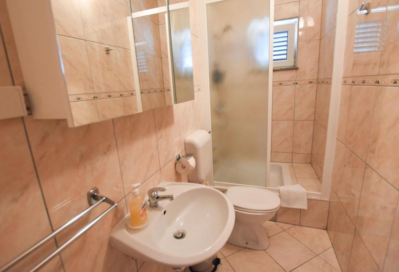 Apartments Karmen I พรีมอชเตน ภายนอก รูปภาพ
