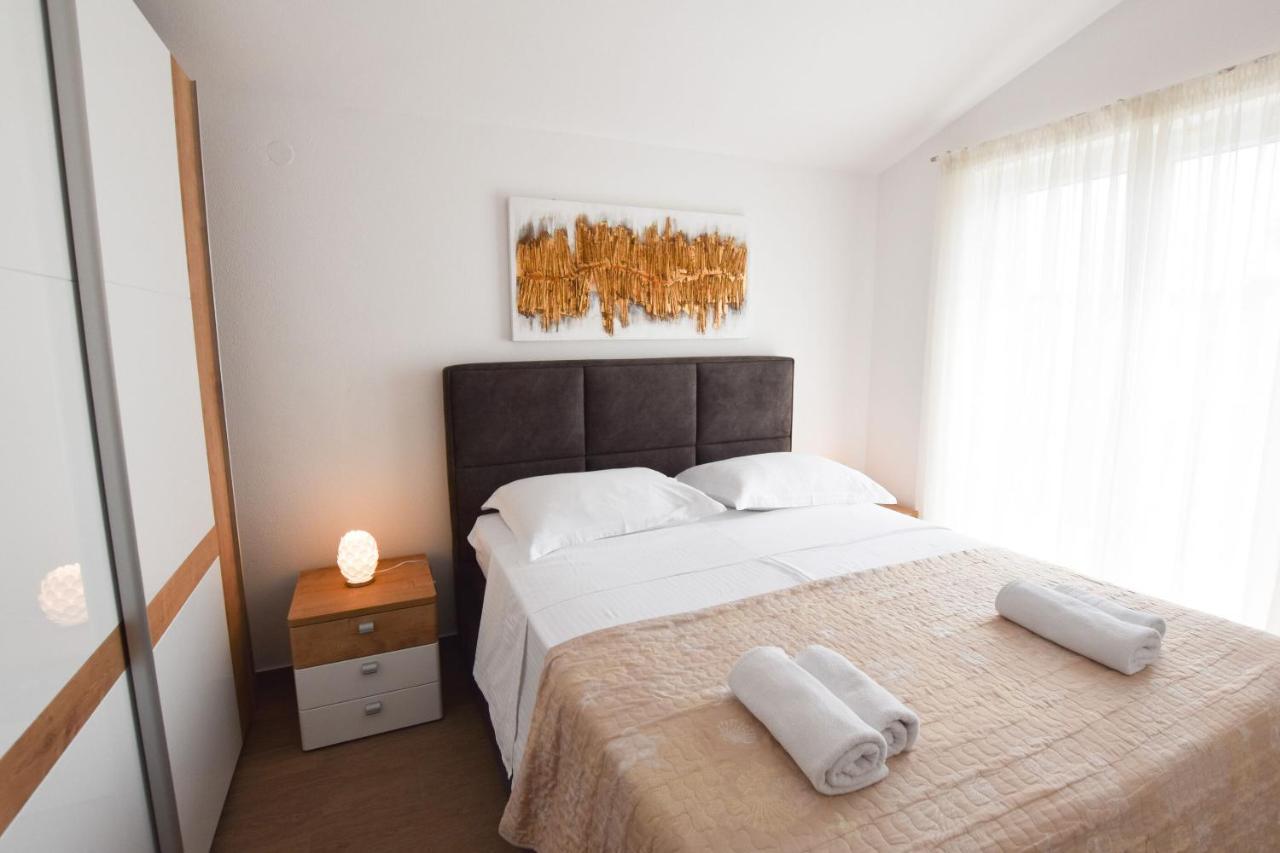 Apartments Karmen I พรีมอชเตน ภายนอก รูปภาพ