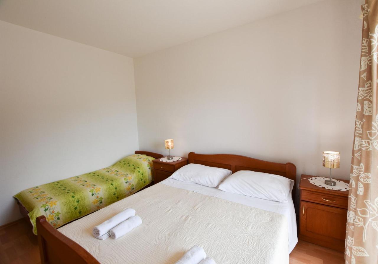 Apartments Karmen I พรีมอชเตน ภายนอก รูปภาพ