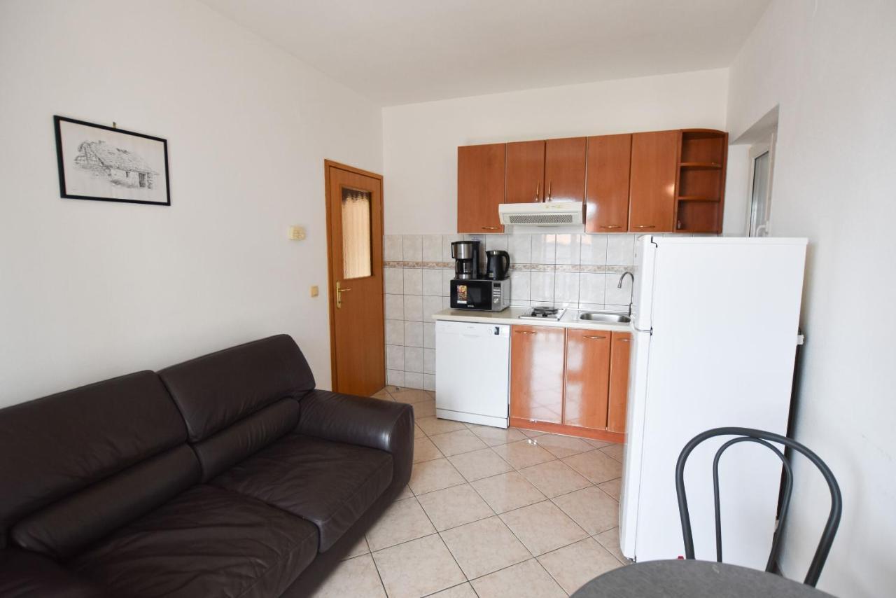 Apartments Karmen I พรีมอชเตน ภายนอก รูปภาพ