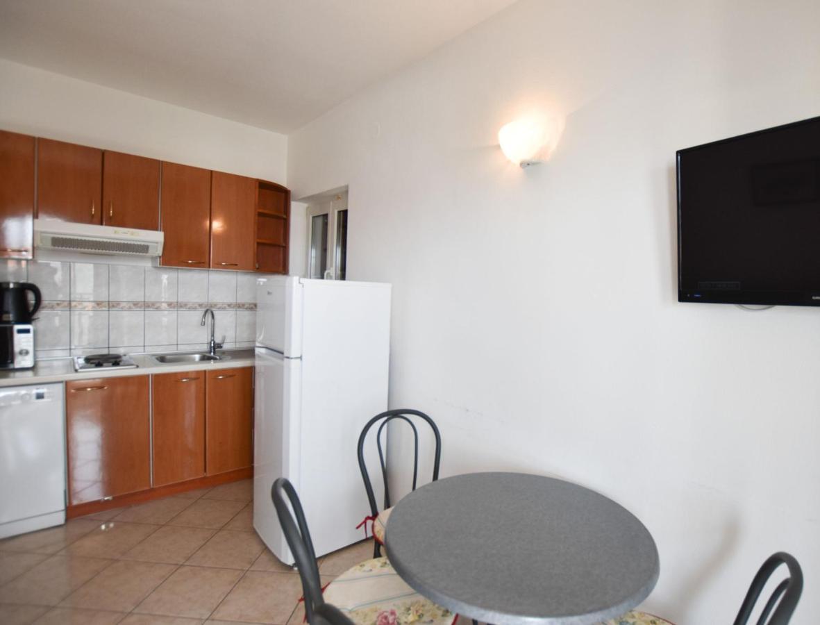 Apartments Karmen I พรีมอชเตน ภายนอก รูปภาพ
