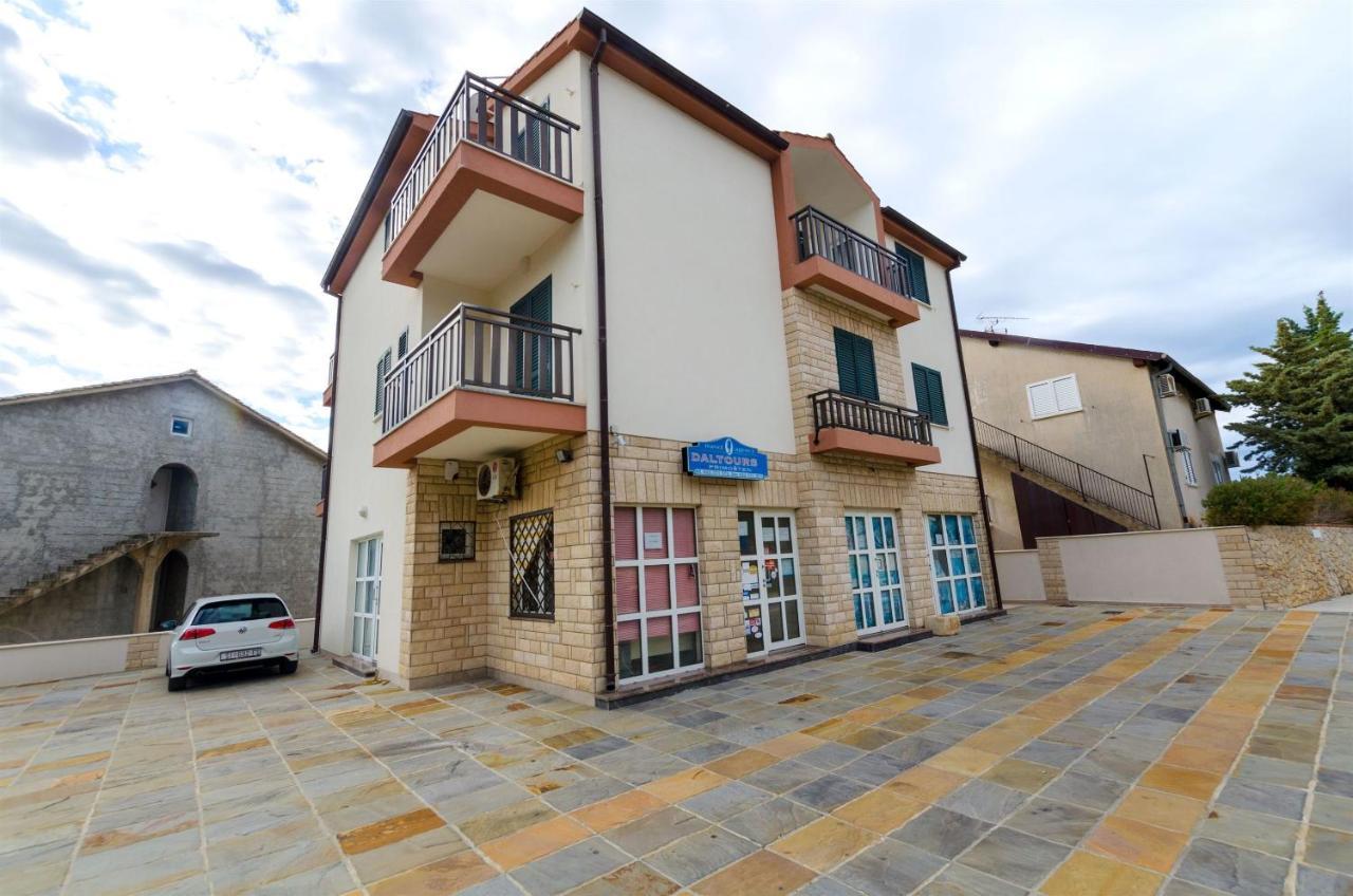 Apartments Karmen I พรีมอชเตน ภายนอก รูปภาพ