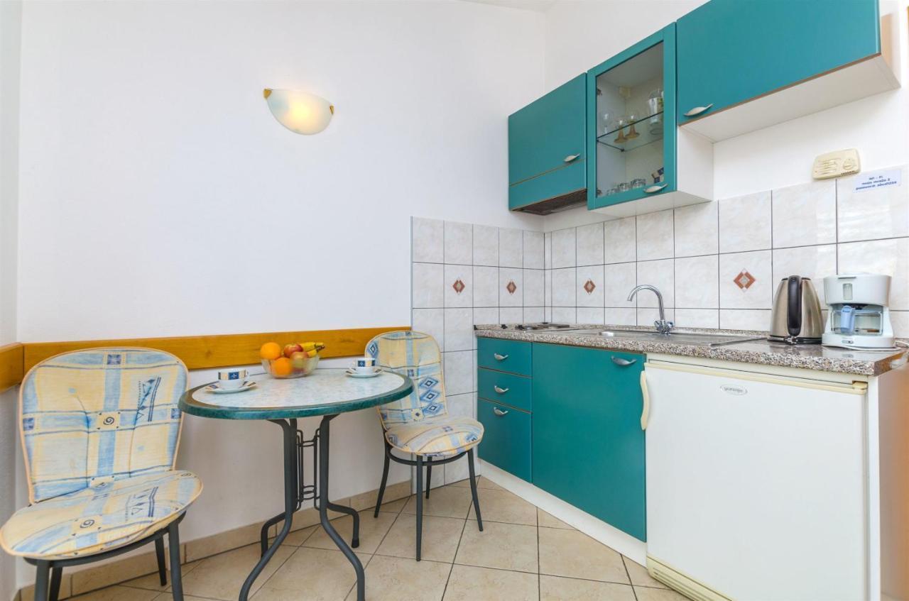 Apartments Karmen I พรีมอชเตน ภายนอก รูปภาพ