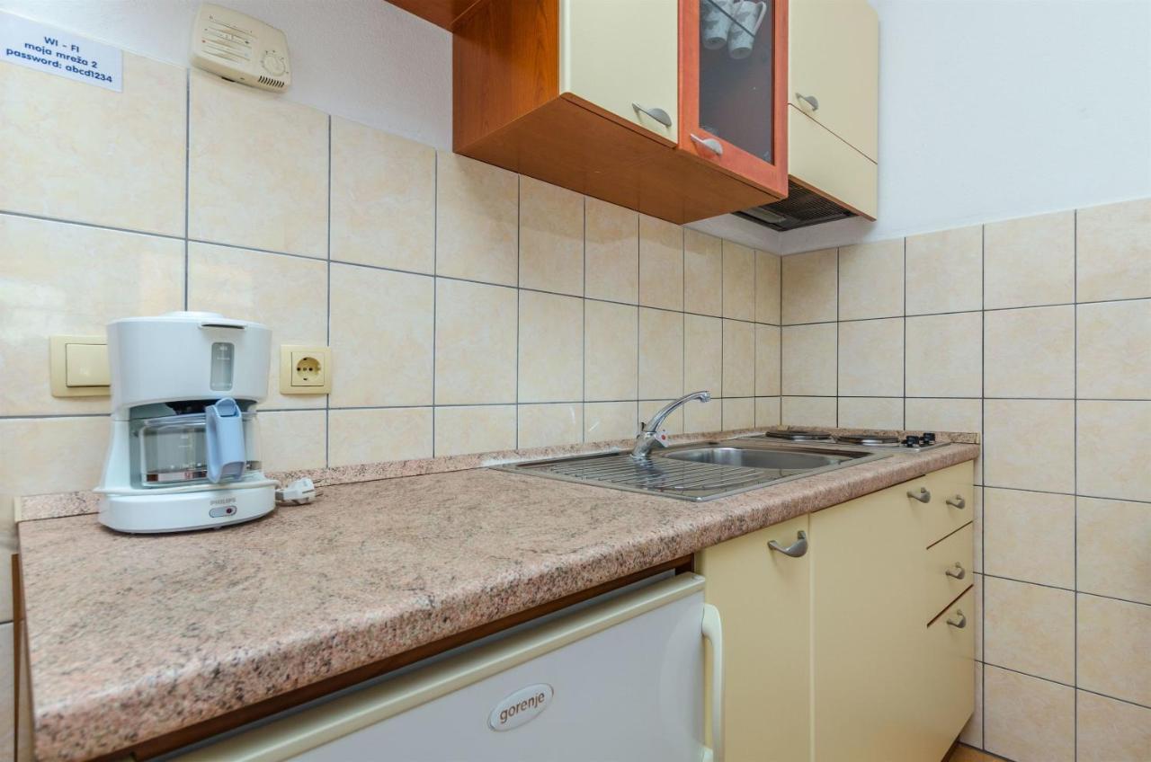 Apartments Karmen I พรีมอชเตน ภายนอก รูปภาพ